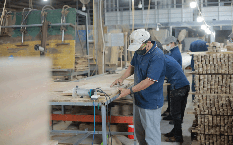 Component sizing and manual joinery assembly at DHT furniture factory